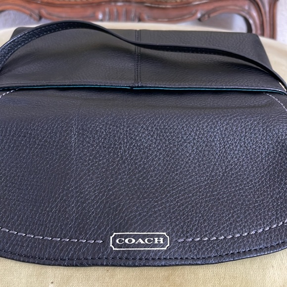 Coach Park Pebbled Leather Large Wristlet with Green silk lining - Picture 6 of 6